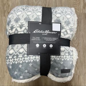 Eddie Bauer Fair Isle Peak Ultra Gray Reversible Sherpa Plaid Queen Blanket